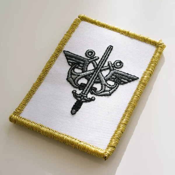 patch brodé personnalisé fil or métallique rendu premium cérémoniel paradyse solutions