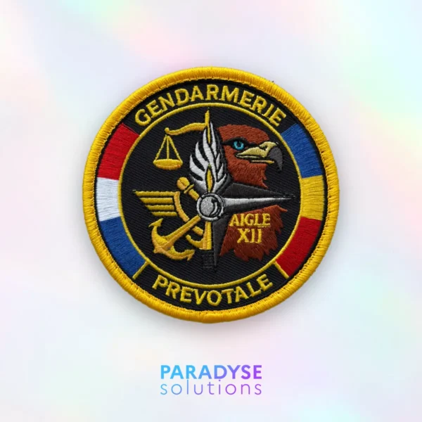 Écusson brodé Gendarmerie prévôtale Aigle XII, avec bordure jaune.