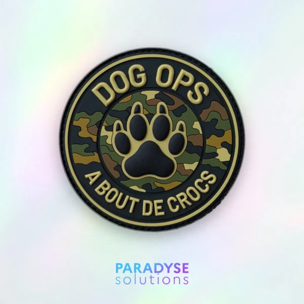 Patch PVC DOG OPS À bout de crocs, avec empreinte de patte et motif camouflage.