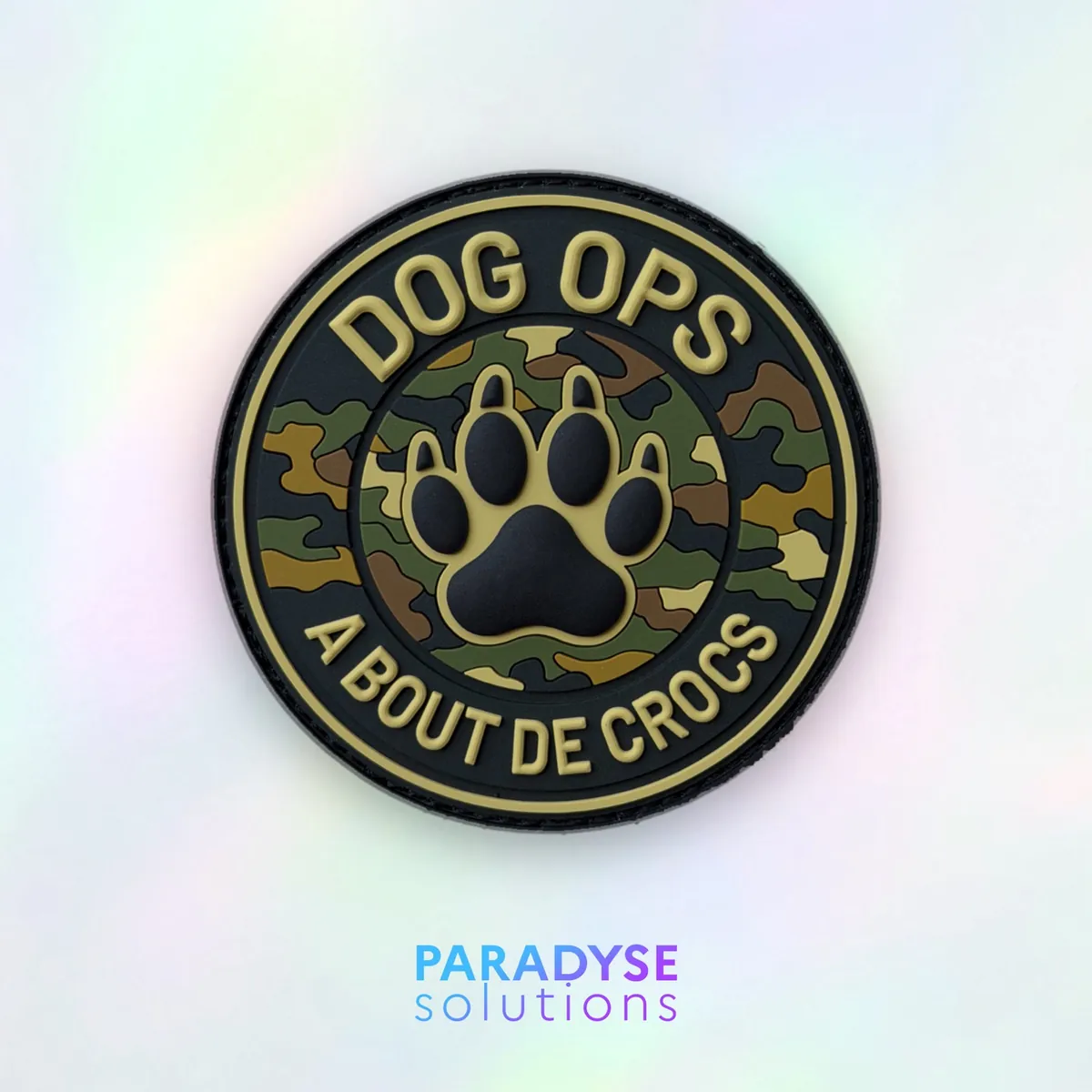 Patch PVC DOG OPS À bout de crocs, avec empreinte de patte et motif camouflage.