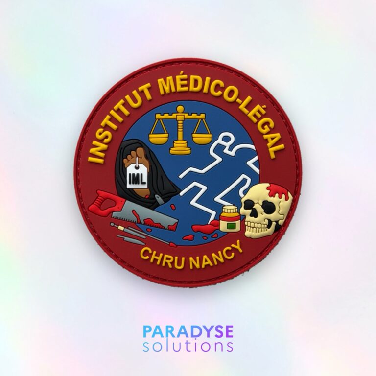 Patch PVC de l’Institut médico-légal du CHRU de Nancy sur fond holographique.
