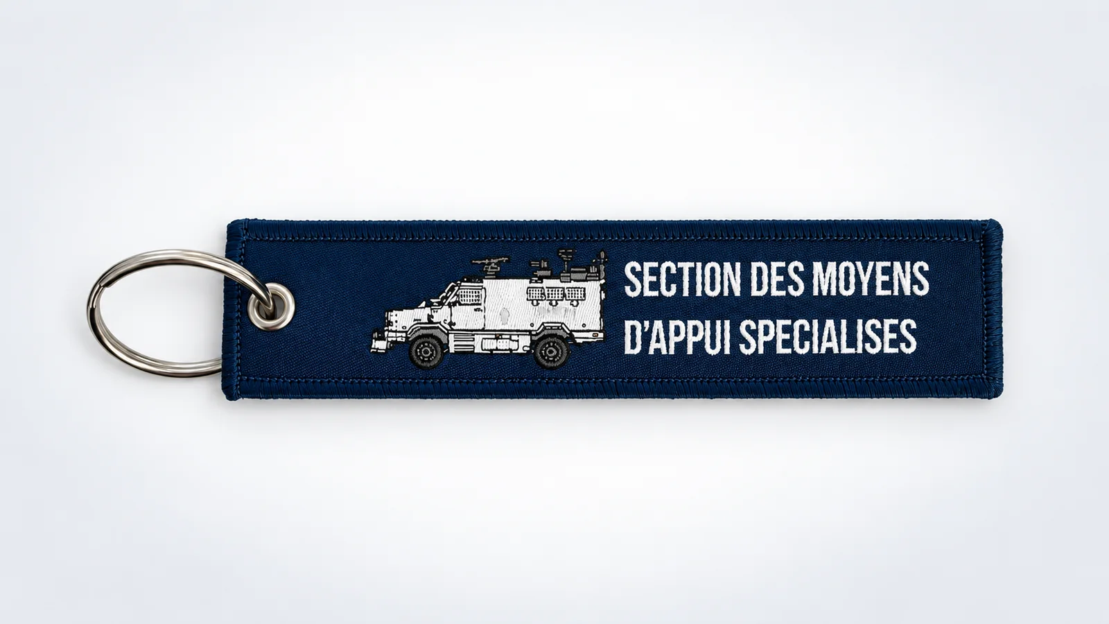 Porte-clés flamme tissé bleu marine avec véhicule blindé Centaure et inscription Section des moyens d’appui spécialisés
